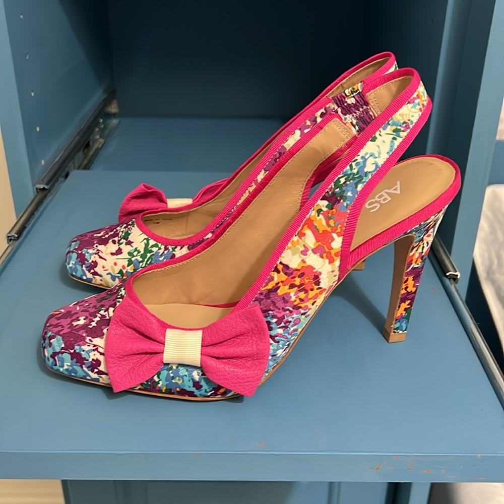 ABS Allen Schwartz floral satin sling back closed-toe heels with pink bow